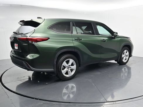 Used 2023 Toyota Highlander LE FWD image 8