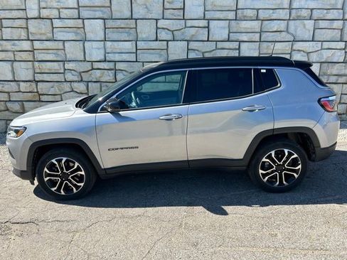 Used 2024 Jeep Compass Limited AWD/4WD image 3