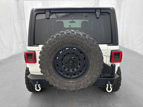 Used 2018 Jeep Wrangler Unlimited Sahara w/ Cold Weather Group AWD/4WD image 6
