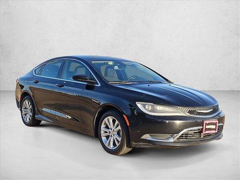 Used 2015 Chrysler 200 Limited w/ Convenience Group image 3