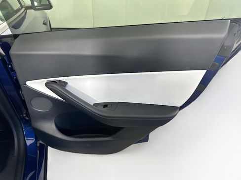 Used 2021 Tesla Model Y Long Range image 30