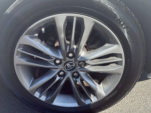 Used 2017 Toyota Camry SE FWD image 6