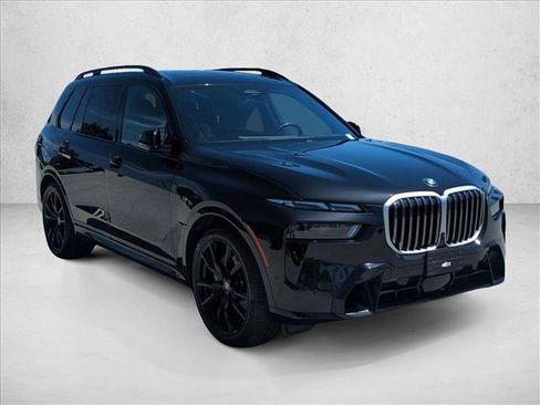 Used 2023 BMW X7 xDrive40i w/ M Sport Package AWD/4WD image 3
