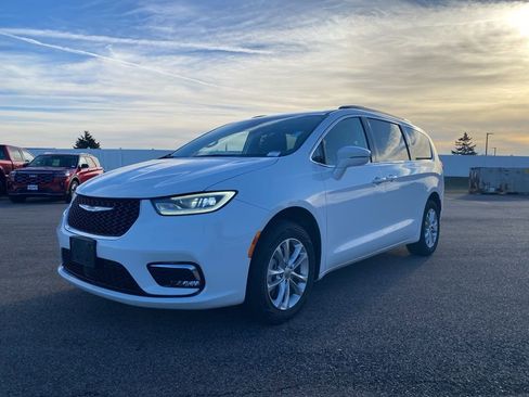 Used 2021 Chrysler Pacifica Touring w/ Cold Weather Group image 14