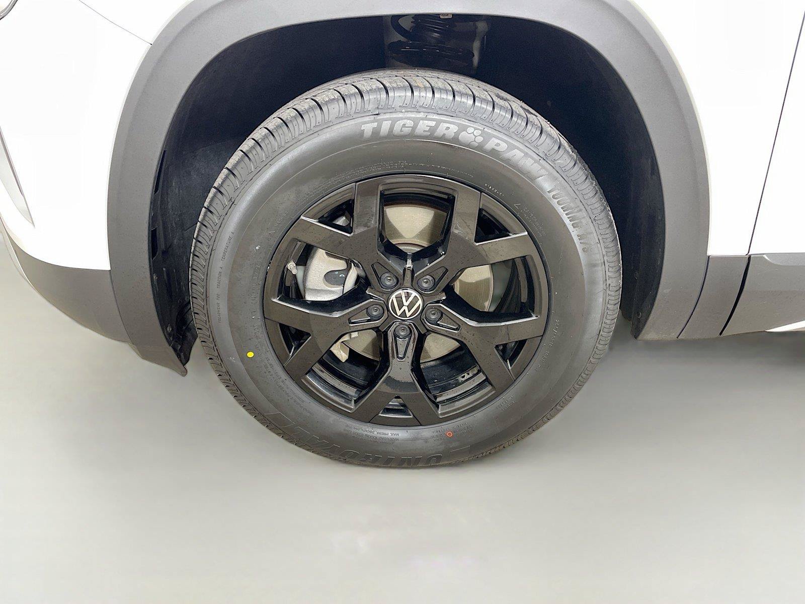 Used 2024 Volkswagen Atlas Peak Edition SE AWD/4WD image 30