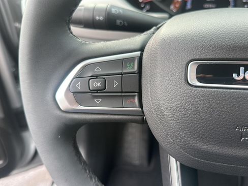 Used 2025 Jeep Compass Limited AWD/4WD image 13