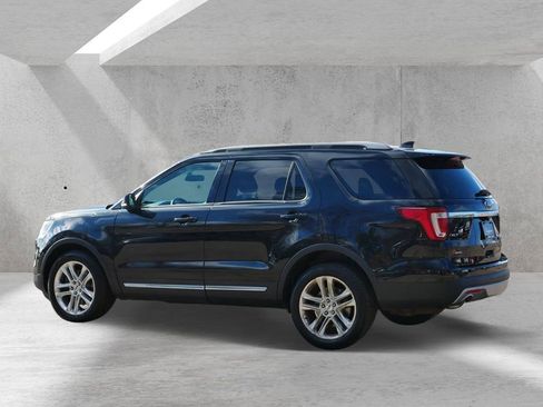 Used 2016 Ford Explorer XLT w/ Equipment Group 202A image 4