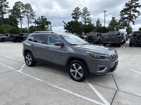Used 2019 Jeep Cherokee Limited AWD/4WD image 2