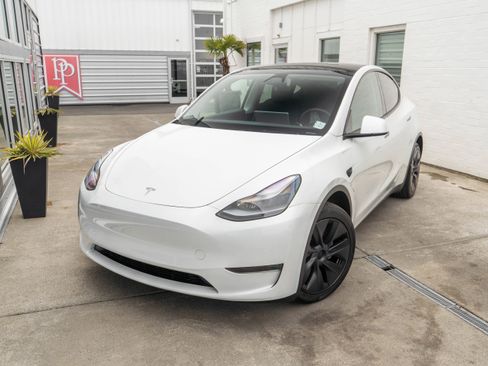 Used 2024 Tesla Model Y Long Range image 3