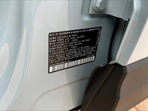Used 2026 Volkswagen Taos SE AWD/4WD image 8