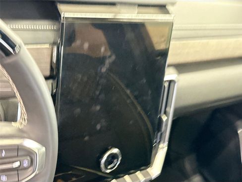 Used 2025 GMC Acadia Denali w/ Super Cruise Package image 4