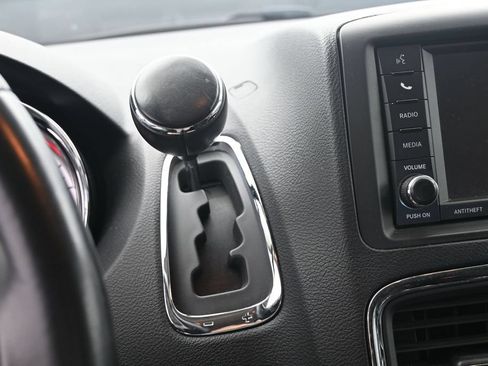 Used 2016 Dodge Grand Caravan SE w/ Quick Order Package 29E SE FWD image 18
