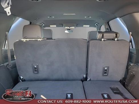 Used 2024 GMC Yukon SLT AWD/4WD image 8