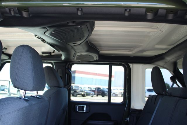Used 2024 Jeep Wrangler Unlimited Sahara AWD/4WD image 37