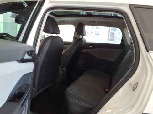 Used 2023 Volkswagen Taos SE w/ Panoramic Sunroof Package AWD/4WD image 17