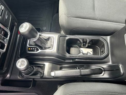 Used 2020 Jeep Wrangler Unlimited Sahara w/ Uconnect 4C Nav & Sound Group AWD/4WD image 30