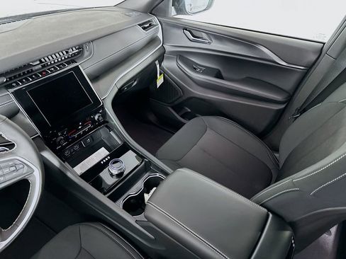 New 2026 Jeep Grand Cherokee L 4WD image 31