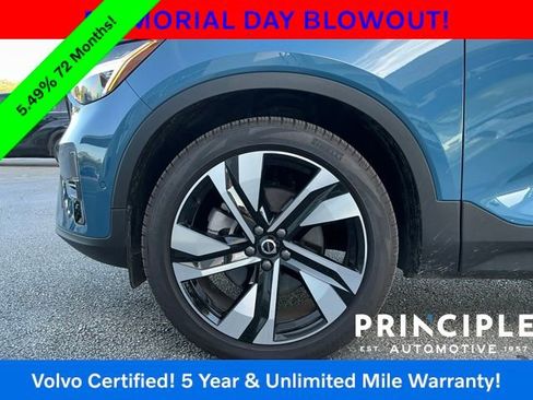 Certified 2025 Volvo XC40 B5 Ultra AWD/4WD image 5