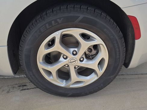 Used 2024 Chrysler Pacifica Limited FWD image 34
