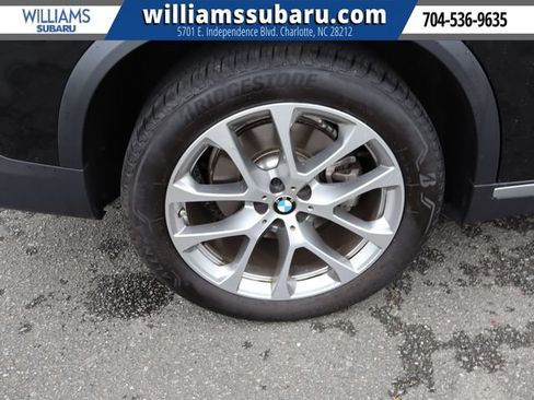 Used 2022 BMW X5 xDrive40i w/ Parking Assistance Package AWD/4WD image 42