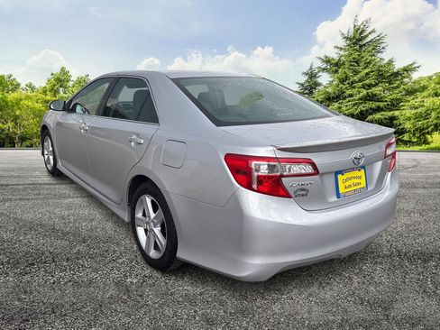 Used 2014 Toyota Camry SE FWD image 5