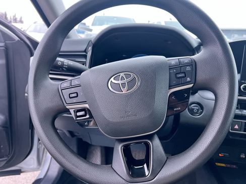Used 2025 Toyota Camry LE FWD image 14