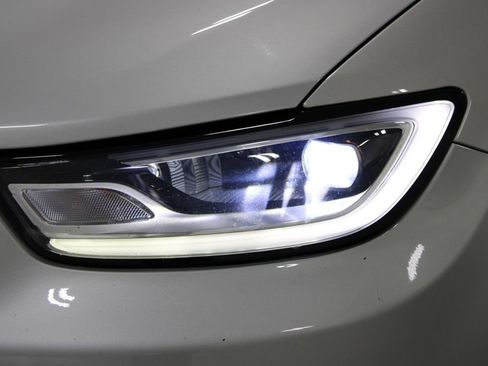 Used 2024 Chrysler Pacifica Touring-L image 13