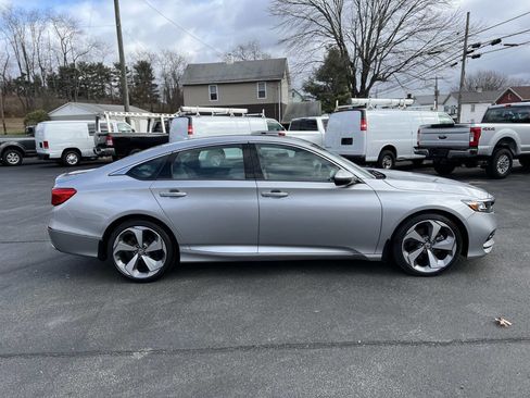 Used 2019 Honda Accord Touring image 4