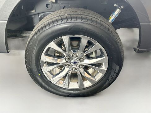 Used 2019 Ford F150 XLT w/ Equipment Group 302A Luxury image 11