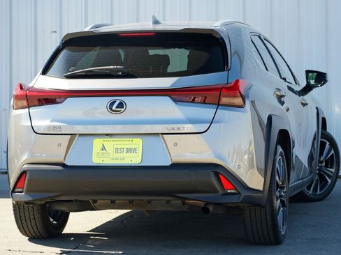 Used 2022 Lexus UX 200 image 4