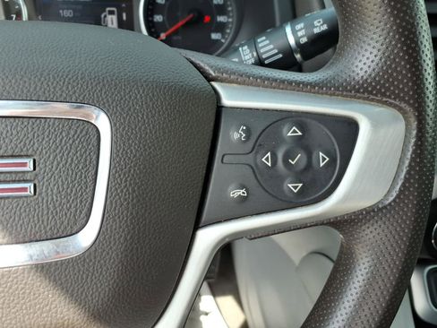 Used 2021 GMC Acadia SLE FWD image 20