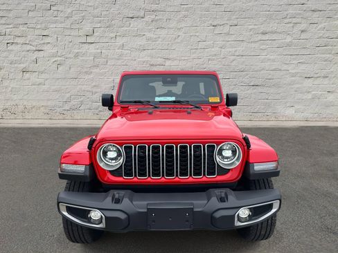 Used 2025 Jeep Wrangler Sahara image 8