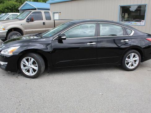 Used 2014 Nissan Altima 2.5 SV w/ Convenience Package FWD image 5