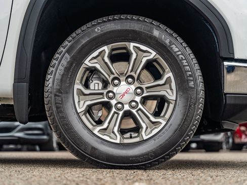 Used 2025 GMC Sierra 1500 SLT image 9