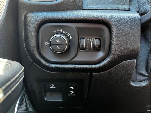 Used 2019 RAM 1500 Laramie AWD/4WD image 25