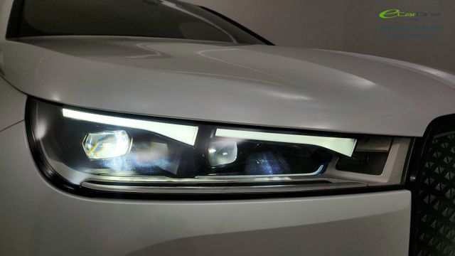 Used 2024 BMW iX xDrive50 w/ Premium Package AWD/4WD image 22