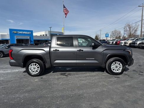 Used 2025 Toyota Tundra SR5 w/ SR5 Convenience Package AWD/4WD image 8