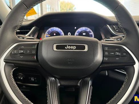 Used 2024 Jeep Grand Cherokee Laredo X RWD image 28