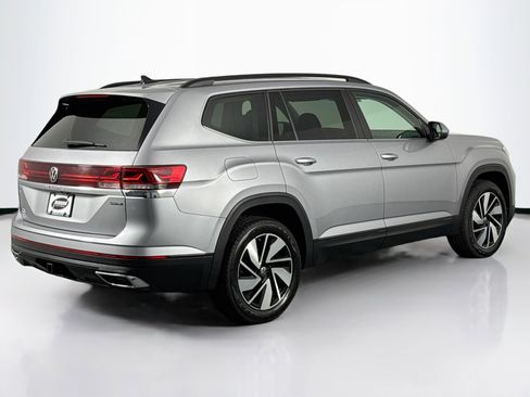 Used 2024 Volkswagen Atlas SE image 11
