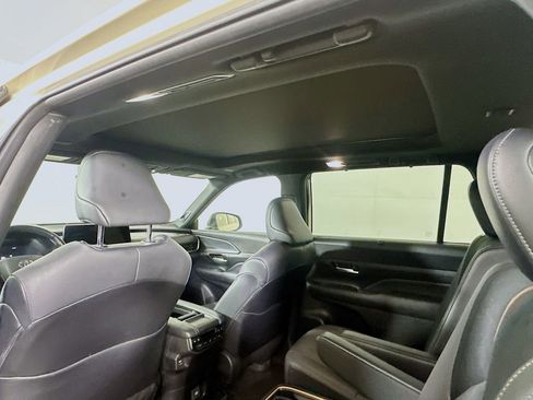 Used 2024 Toyota Grand Highlander AWD Hybrid image 13
