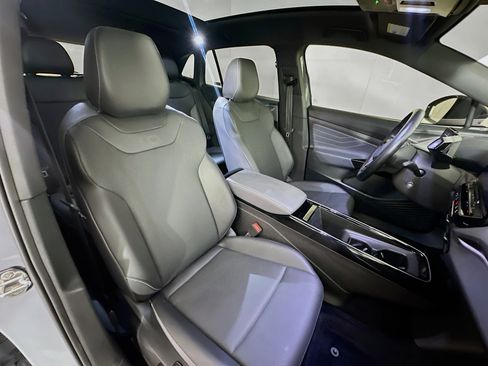 Used 2024 Volkswagen ID.4 S image 31