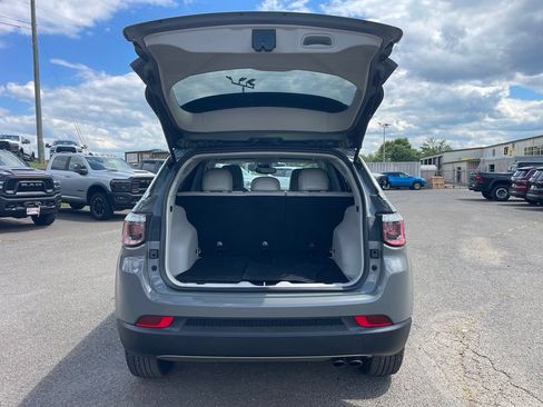 Used 2022 Jeep Compass Limited AWD/4WD image 9