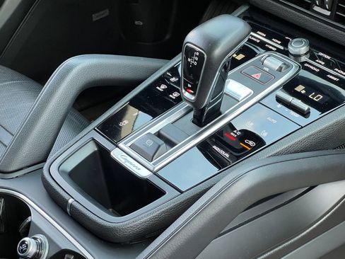 Certified 2020 Porsche Cayenne E-Hybrid AWD/4WD image 38