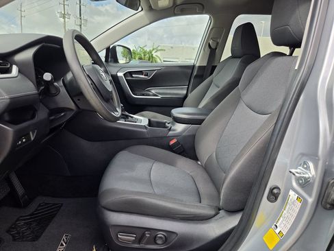 Used 2025 Toyota RAV4 XLE FWD image 27