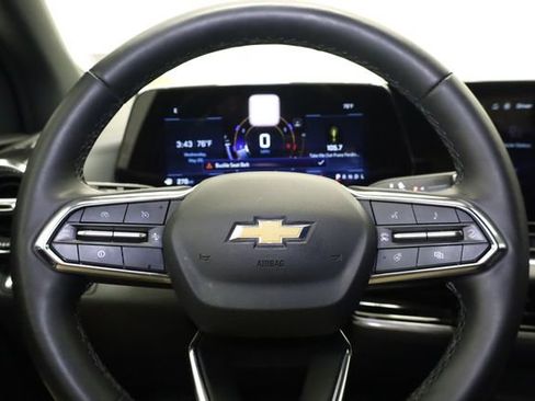 Used 2025 Chevrolet Equinox LT FWD image 16