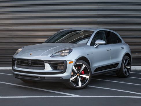 Certified 2024 Porsche Macan S AWD/4WD image 1