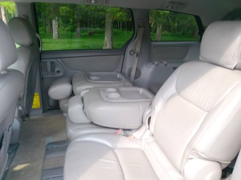 Used 2007 Toyota Sienna LE w/ LE Pkg 3 FWD image 14