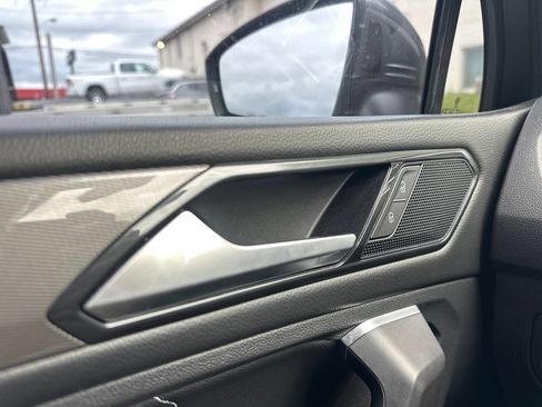 Used 2023 Volkswagen Tiguan SE FWD image 18