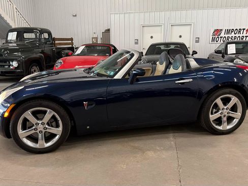 Used 2006 Pontiac Solstice Convertible w/ Premium Package RWD image 5