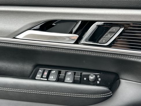 New 2026 Jeep Grand Wagoneer Limited AWD/4WD image 12